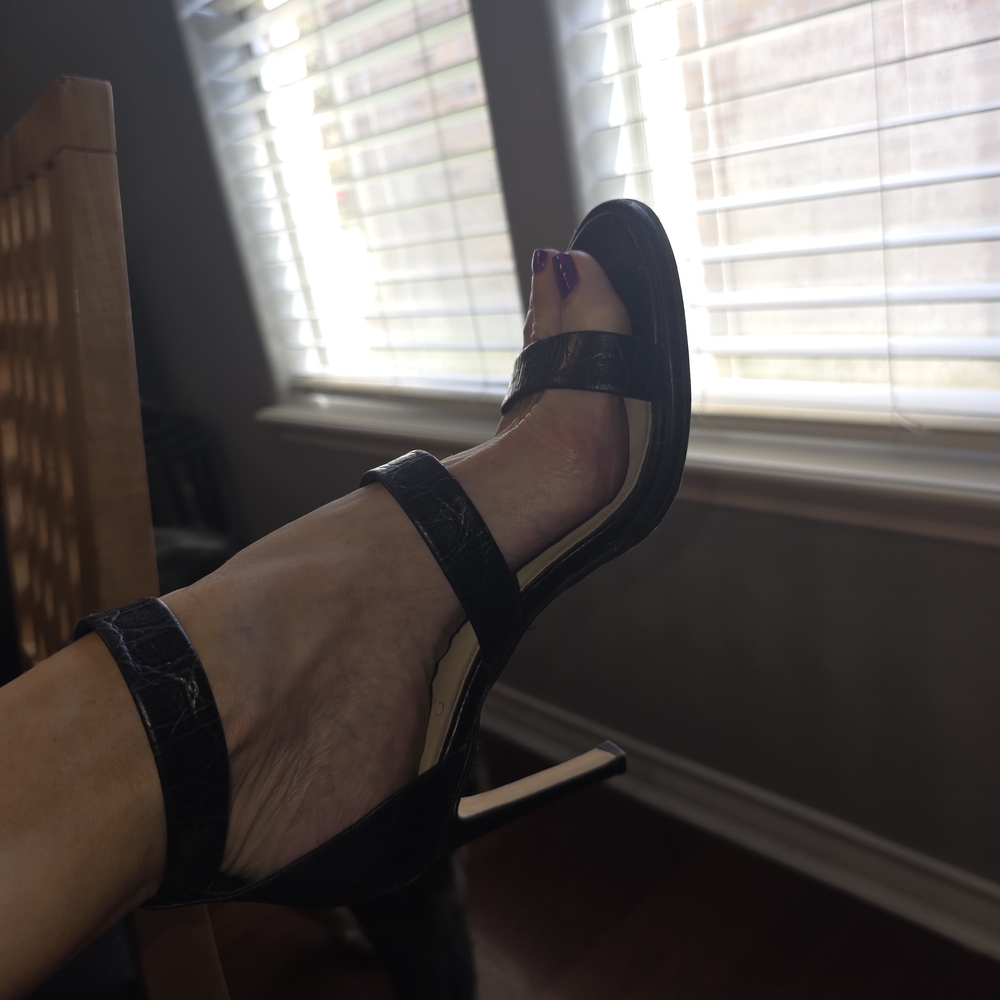 Elegant Black Strappy Sandals - Picture 6 of 7